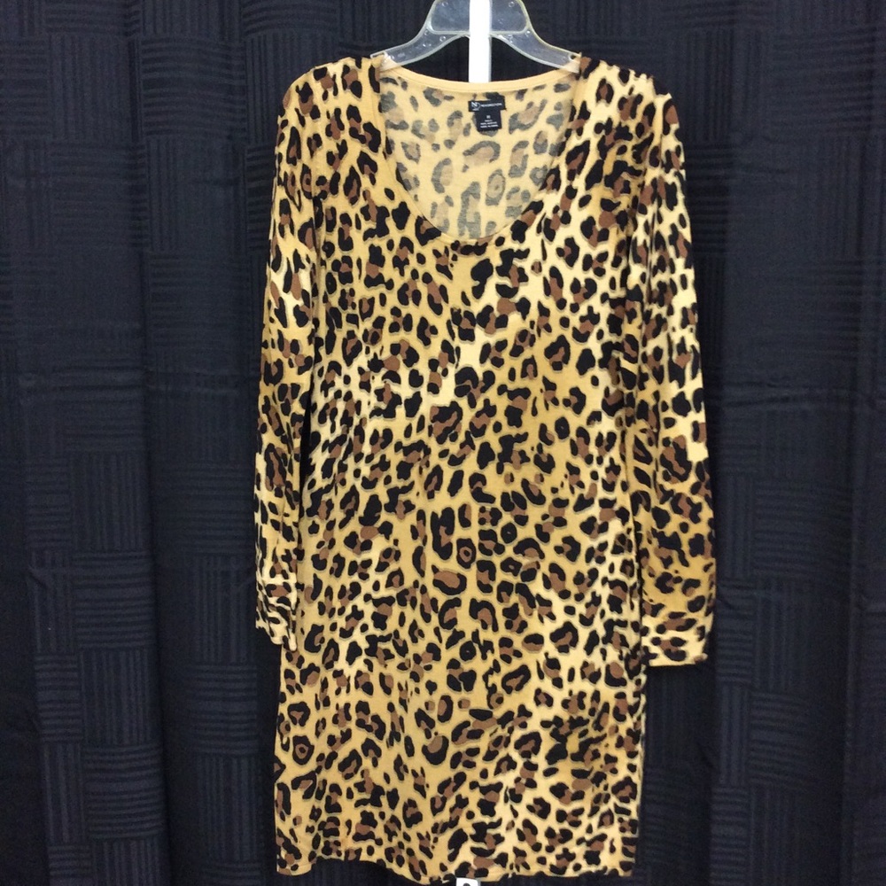 New Directions Medium Cheetah Print Scooped Neck